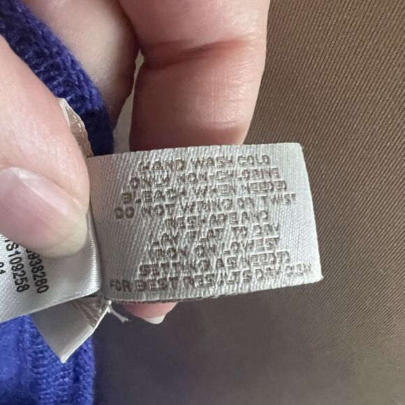 Chico's SZ 0 (S) Purple 100% Cashmere V-neck Sweater Quiet Luxury Old Money - Picture 8 of 8